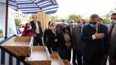 وزير القوى العاملة ومحافظ الإسكندرية يطلقان مبادرة "هي تعمل"