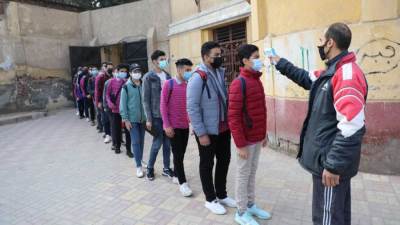 620 ألف و133 طالب أولى ثانوى يحضرون اختبار العربى والأحياء إلكترونيًا