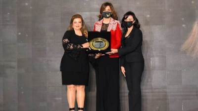 قمة "مصر للأفضل" تكرم وزيرة الهجرة لجهودها في دعم الدولة المصرية خلال أزمة "كورونا"