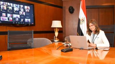وزيرة الهجرة تعقد أولى لقاءات مبادرة «مصرية بـ100 راجل»
