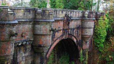 اذا اتت لك الفرصه وذهبت علي اسكتلندا ف عليك معرفه اهم اساطيرها واهم معالمها التاريخيه 