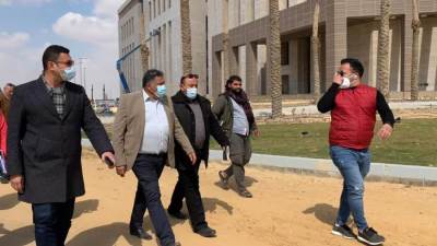 مسئولو"الإسكان" يقومون بجولة تفقدية بمشروعات العاصمة الإدارية الجديدة 