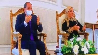 بالصور.. الرئيس السيسي وحرمة في عقد قران ابنه شقيقته
