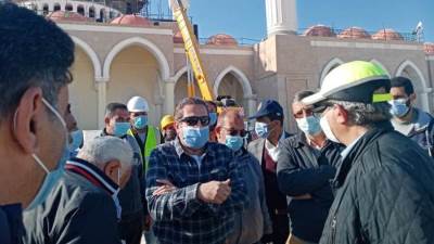 مسئولو الإسكان يقومون بجولة تفقدية للمشروعات المختلفة بمدينة العلمين الجديدة