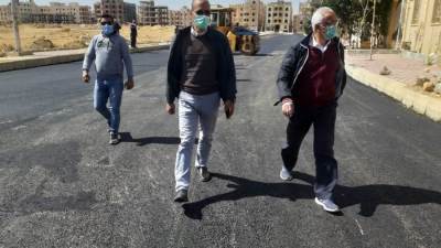 مسئولو "الإسكان" يتابعون سير العمل بمحور الشهيد "خالد مغربى" بالشروق