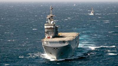 القوات البحرية المصرية والفرنسية تنفذان تدريباً بحرياً عابراً بنطاق الأسطول الجنوبي بقاعدة البحر الأحمر