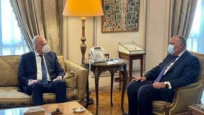 وزير الخارجية ونظيره اليوناني يبحثان سُبل تطوير مجالات التعاون بين الدولتين