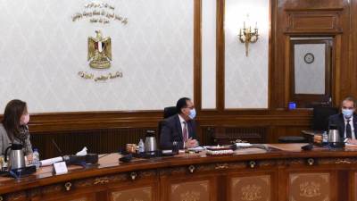 رئيس الوزراء يستعرض مقترح الخطة الاستثمارية لوزارتي الاتصالات والإسكان