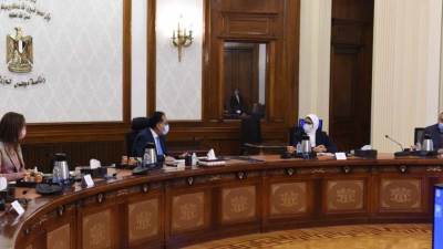 رئيس الوزراء يُناقش الخطة الاستثمارية للعام المالي المقبل لوزارة الصحة