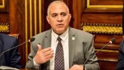 وزير الرى يصل العراق للمشاركة فى مؤتمر بغداد للمياه