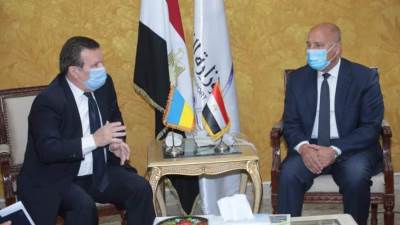 وزير النقل يبحث مع السفير الأوكراني بالقاهرة التعاون في مجالات الجر الكهربائي بالاسكندرية