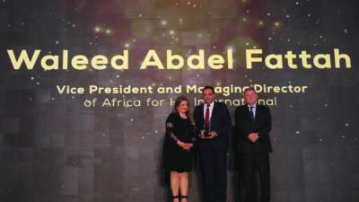 كرمت "قمة مصر للأفضل" وليد عبد الفتاح المدير الإقليمي لشركة "هيل إنترناشيونال"