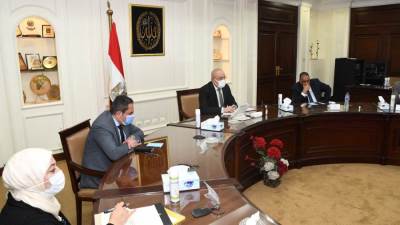 وزير الإسكان يستعرض مخطط المرحلة الثانية من مشروع تطوير منطقة الفسطاط بالقاهرة
