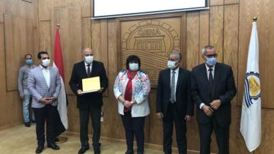 وزيرة الثقافة تشارك محافظ قنا في الاحتفال بيوم المراة المصرية