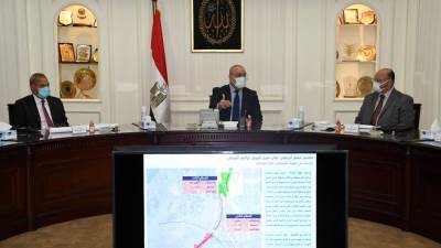 وزير الإسكان ومحافظا القاهرة والقليوبية يستعرضون مخطط تطوير المناطق المحيطة بمحور الفريق إبراهيم العرابى