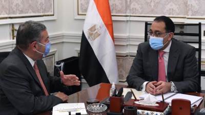 رئيس الوزراء يتابع مع وزير قطاع الأعمال ملفات عمل الوزارة