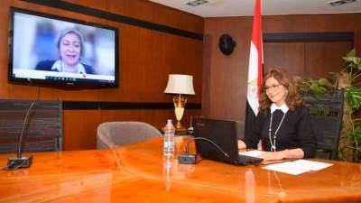 نبيلة مكرم تشارك في المائدة المستديرة لـ "الهجرة الدولية" بمناسبة الاحتفال باليوم العالمي للمرأة.