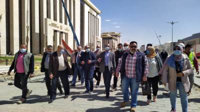 مسئولو وزارة الإسكان يتففدون مشروع إسكان بديل العشوائيات بمدينة حدائق أكتوبر