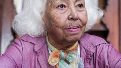 اثارت الجدل بموتها كما اثارتة في حياتها نوال السعدي هل هي ملحدة متطرفة ام شخصية عبقرية 