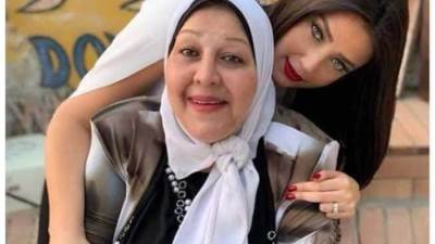 رضوى الشربيني توجه رسالة لوالدتها الراحلة: «أول مره أصحى في عيد الأم و مابوسش إيدك»
