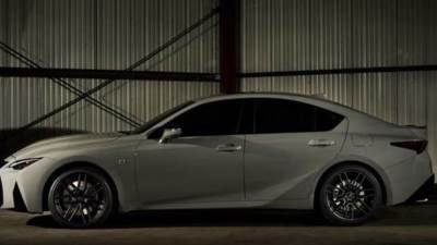 لكزس تكشف عن IS 500 إصدار الإطلاق 2021