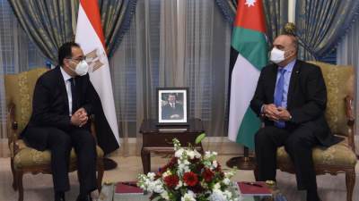 عاجل :رئيس الوزراء يصل الي العاصمة الاردنية عمان 