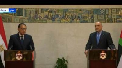 رئيس الوزراء يصل مطار القاهرة عائدا من عمّان بعد جلسة مباحثات مع نظيرة الأردني