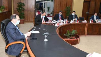 وزير البترول يواصل متابعة تنفيذ برنامج التوسع بمحطات تموين وتحويل السيارات للغاز 