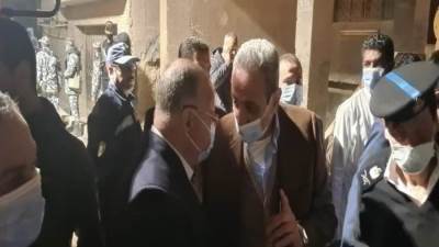 عاجل:وصول محافظ القاهرة الي مكان العقار المنهار بجسر السويس