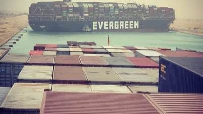 رئيس هيئة قناة السويس يكشف آخر تطورات تحريك السفينة الجانحة