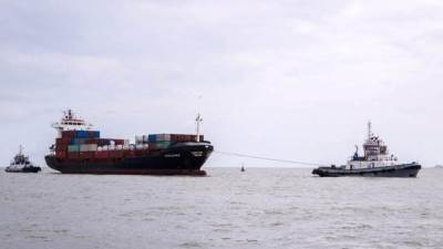 ميناء دمياط ينجح في إنقاذ سفينة الحاويات xpress Nile