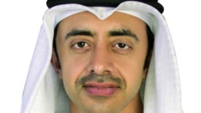 عبدالله بن زايد: الإمارات تلعب دوراً محورياً في ضمان تزويد الدول بالمواد التي تحتاجها للخروج من أزمة "كورونا"