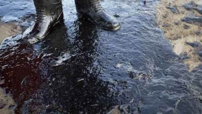 النفط مقابل لقاحات كورونا.. خطة مادورو لتطعيم شعبه 