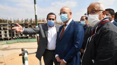 وزير الإسكان يتفقد الموقف التنفيذي لمشروع تطوير منطقة سور مجرى العيون