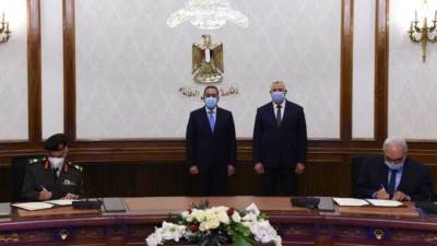 رئيس الوزراء يشهد توقيع عقد اتفاق بشأن شراء قطن الإكثار (تفاصيل)