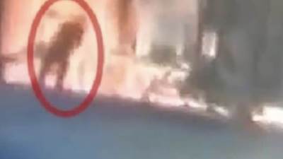 صيني يخلع قفازاته  وينتحر داخل فرن صهر المعادن 