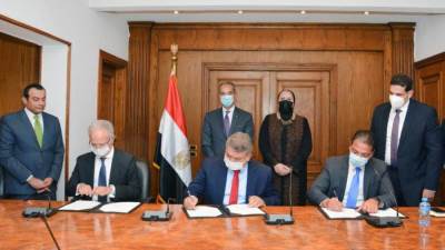 وزيرا الاتصالات والتجارة والصناعة يشهدان توقيع مذكرة تفاهم لإنشاء أول مركز إبداع فى الجيل الصناعى الرابع بالعاصمة الإدارية الجديدة