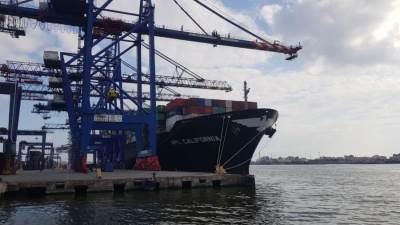 "قناة السويس "38 سفينة استقبلتها موانئ المنطقة خلال يومين