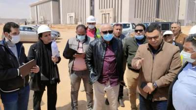 مسئولو "الإسكان" يتابعون الأعمال الجاري تنفيذها بالعاصمة الإدارية الجديدة