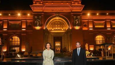 وزير السياحة والآثار يلتقي برئيس منظمة اليونسكو والتي جاءت لمصر تلبية لدعوته لحضور احتفالية موكب المومياوات الملكية 