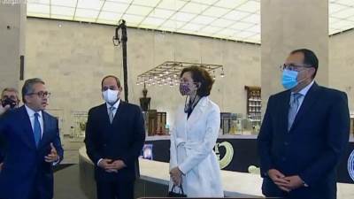 السيسي يستمع لشرح تفصيلى عن المتحف القومى للحضارة من وزير الآثار