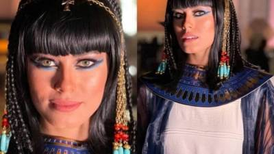 خطفت الأنظار بجمالها، من هي الفتاه التي قادت موكب المومياوات الملكية.