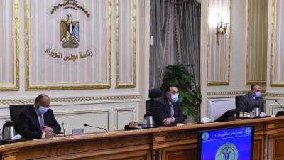 رئيس الوزراء يوجه بالتأكد من توافر السلع التموينية والاستراتيجية والمواد الغذائية بالمعارض والشوادر بأسعار مخُفضة