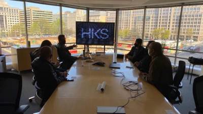 وزير الإسكان يواصل اجتماعاته مع مصصمى أبراج "العلمين الجديدة"