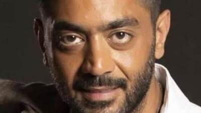 "أيام الكحرتة" هذا ما علق به احمد فلوكس عند نشره صور قديمة  لتامر حسني