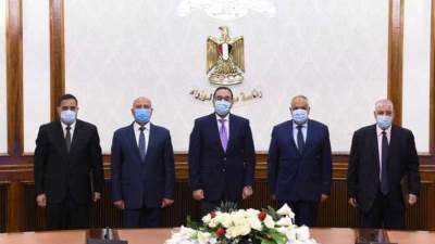 "مدبولي" يتابع خطة تصنيع ألف عربة بضائع وتوطين الصناعات المغذية