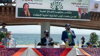 وزيرة البيئة ومحافظ جنوب سيناء بجولة بسوق دهب للتوعية بخطورة الاكياس البلاستيكة احادية   الاستخدام