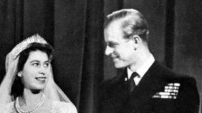 قصة حب وزواج استمرت لاكثر من سبعة عقود ربطت بين الملكة اليزابيث الثانية والامير فيليب