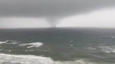 دوامة بحرية ضخمة تتشكل في بحر فلوريدا في امريكا