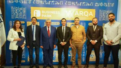 زاهي حواس يتعاقد بأبراج "آي بيزنس بارك" بالعاصمة الإدارية الجديدة 